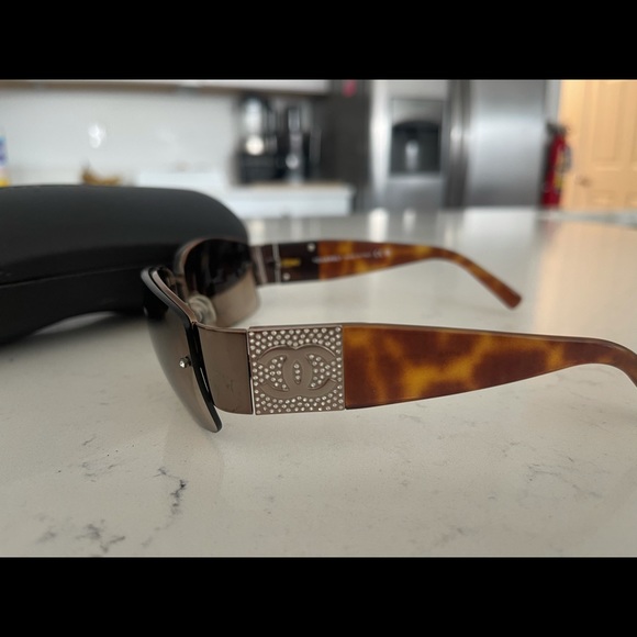 Authentic Chanel 4117B Vintage Sunglasses - Picture 7 of 16